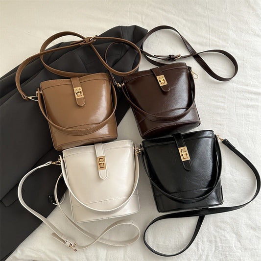 Hand Holding Bucket  Women's One Shoulder Crossbody Bag