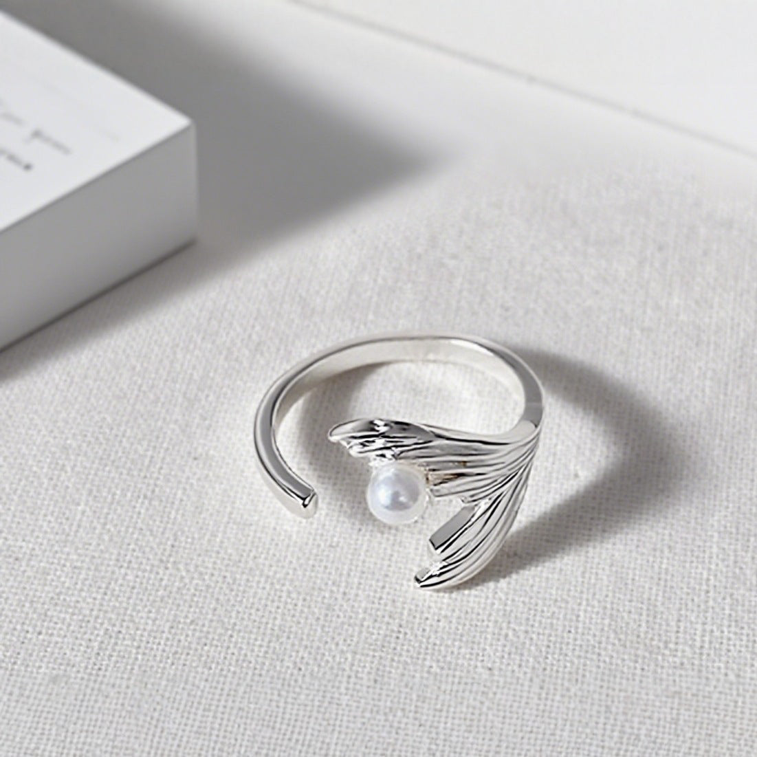 French Simplicity Fashion Temperament Pearl Fish Little Finger Ring